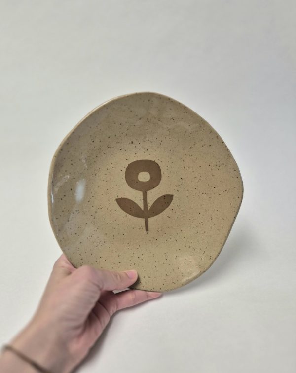 Ceramic plate in beige