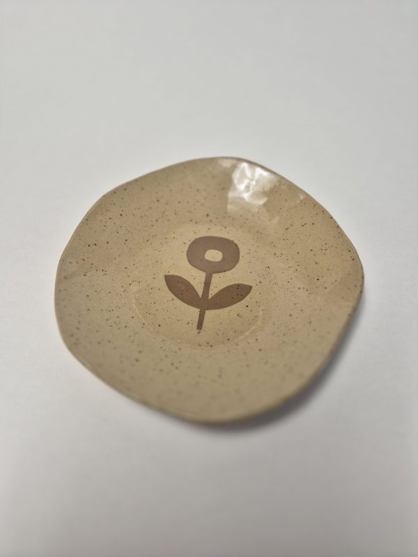 Ceramic plate in beige