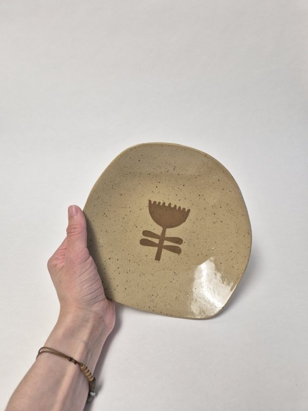 20260408_162437_copy_1200x1600 Ceramic plate with flower
